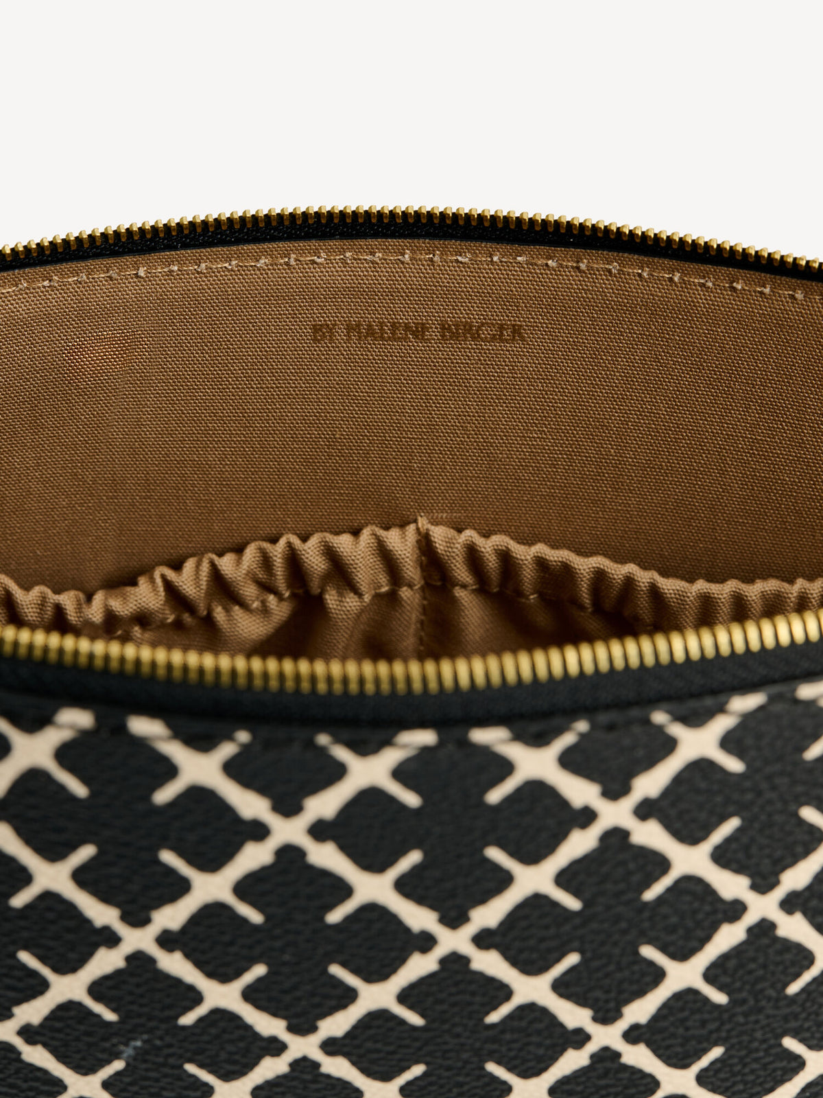 Bae medium cosmetics case