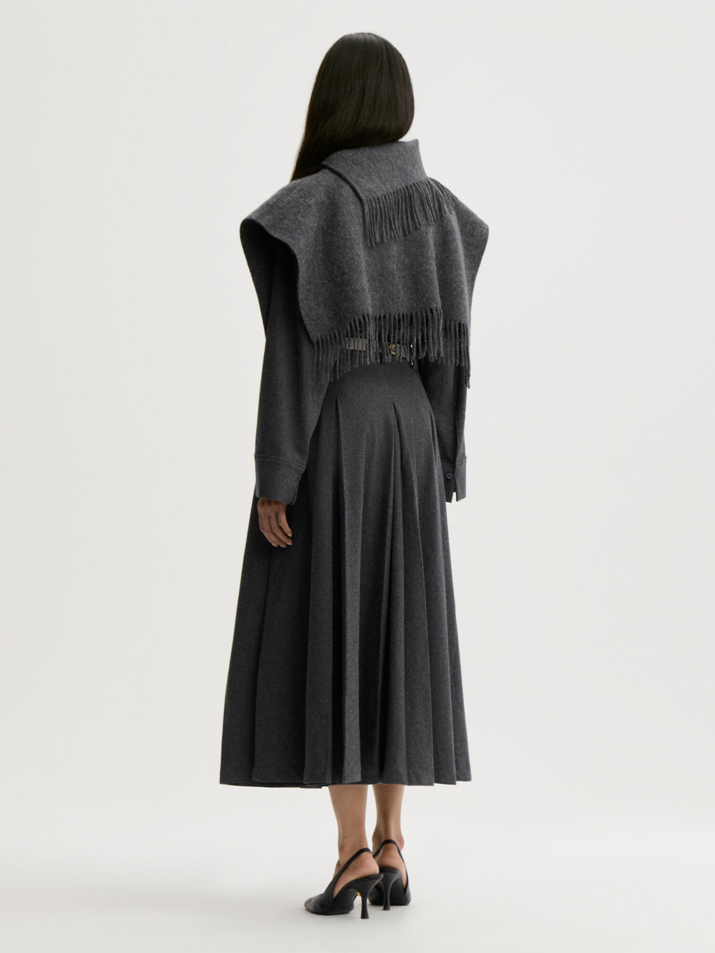 Turtla wool fringe bib