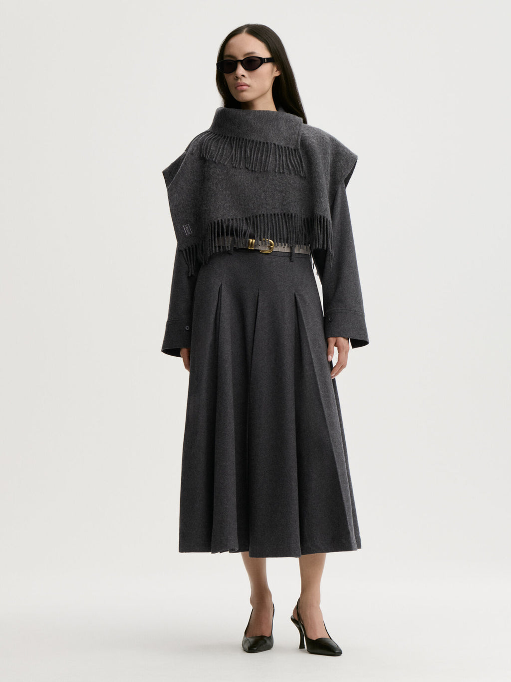 Turtla wool fringe bib