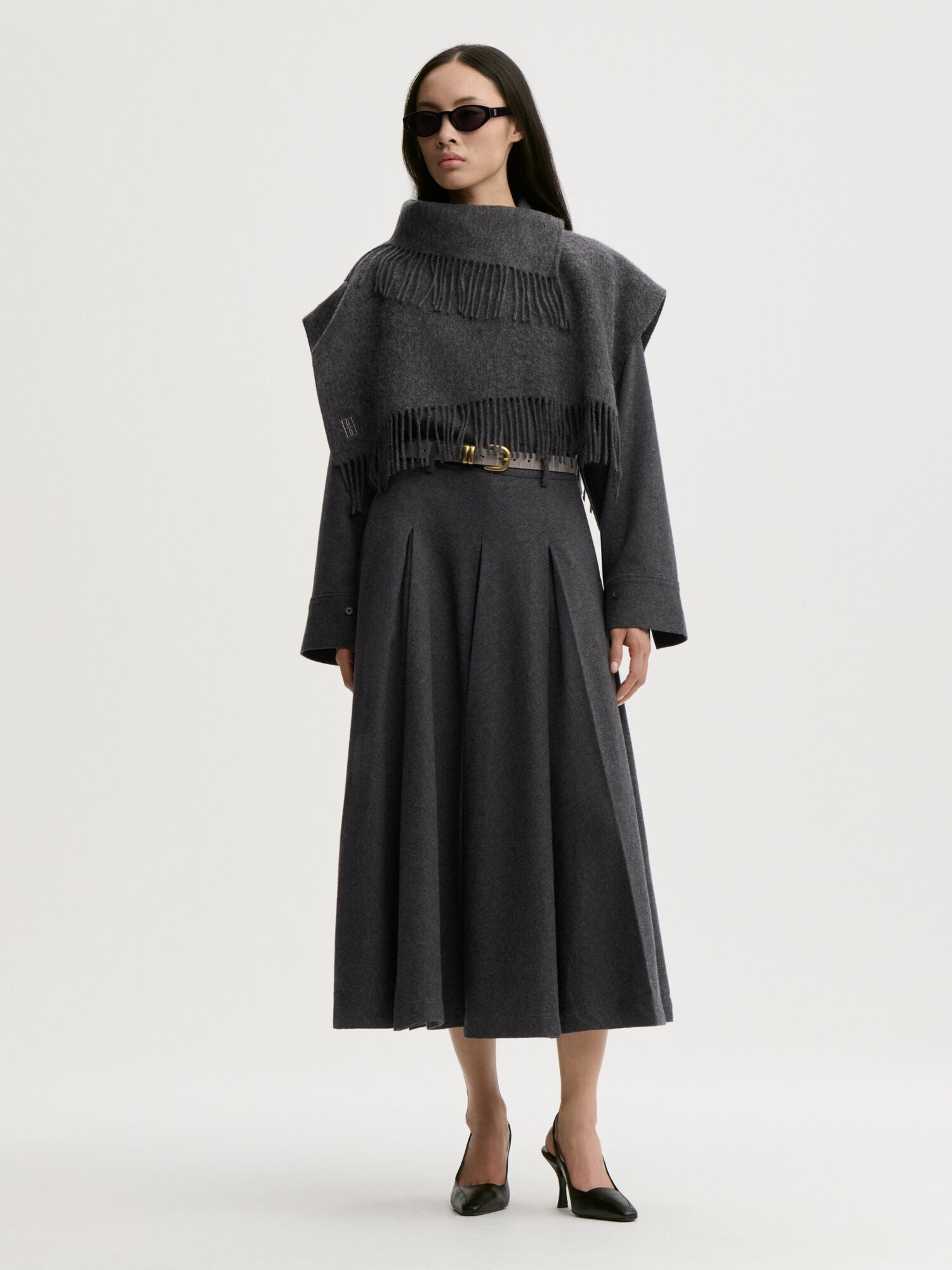 Turtla wool fringe bib