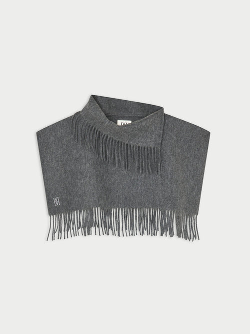 Turtla wool fringe bib