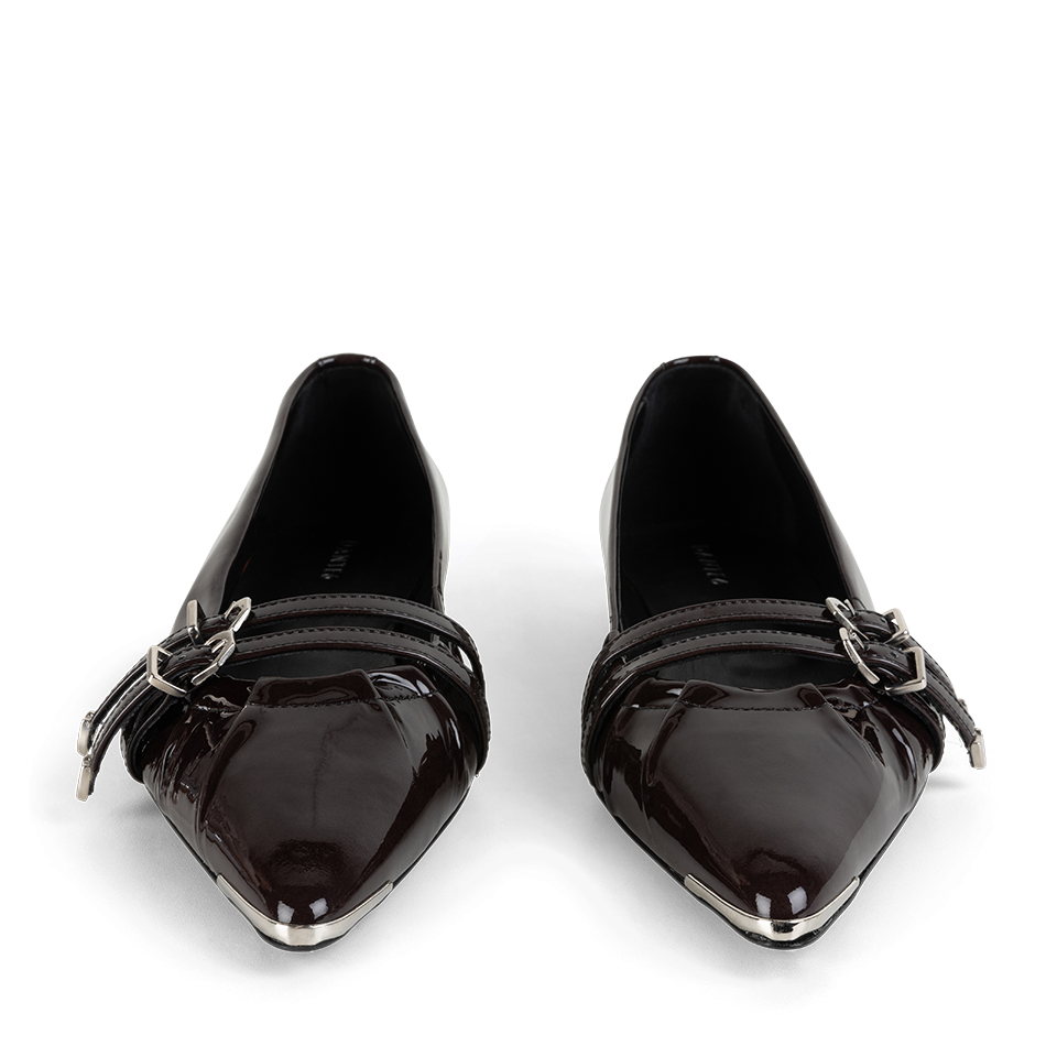 Pointed toe flats