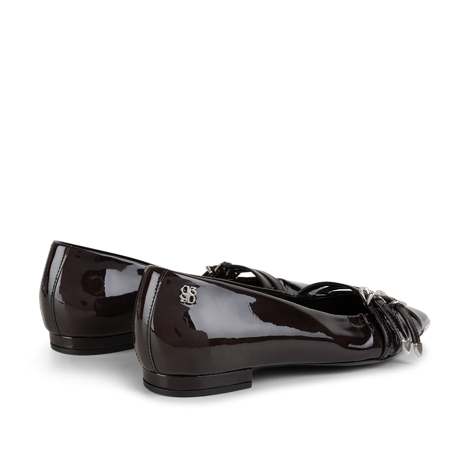 Pointed toe flats