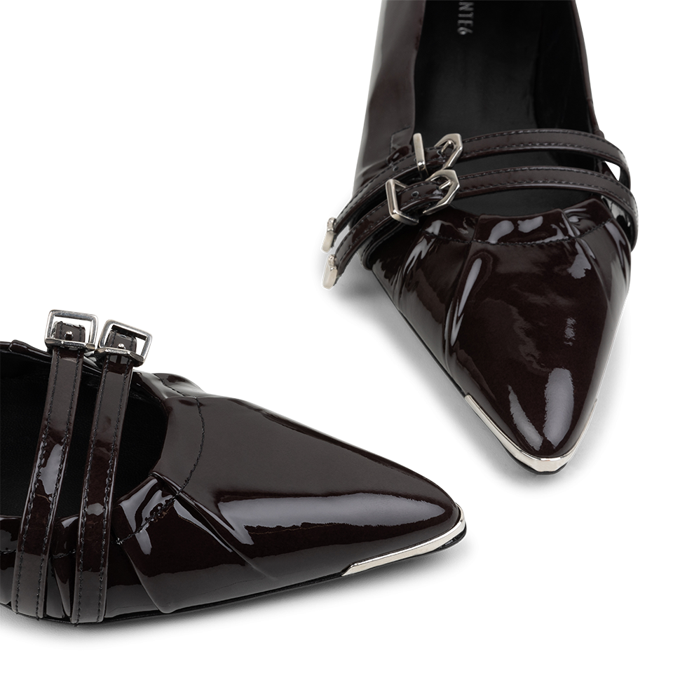Pointed toe flats