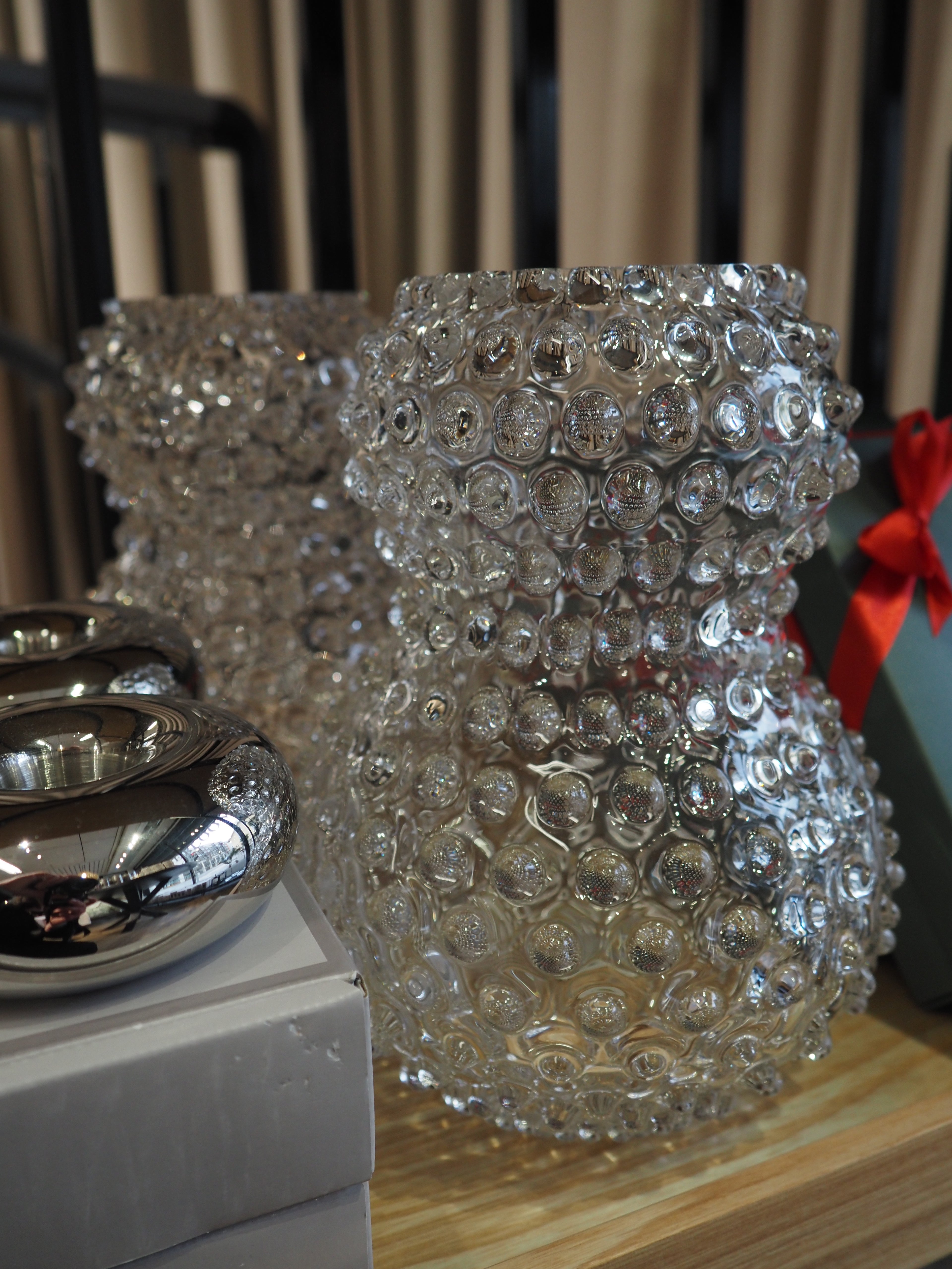 Anna von Lipa, Hobnail Birdie Vase 20cm