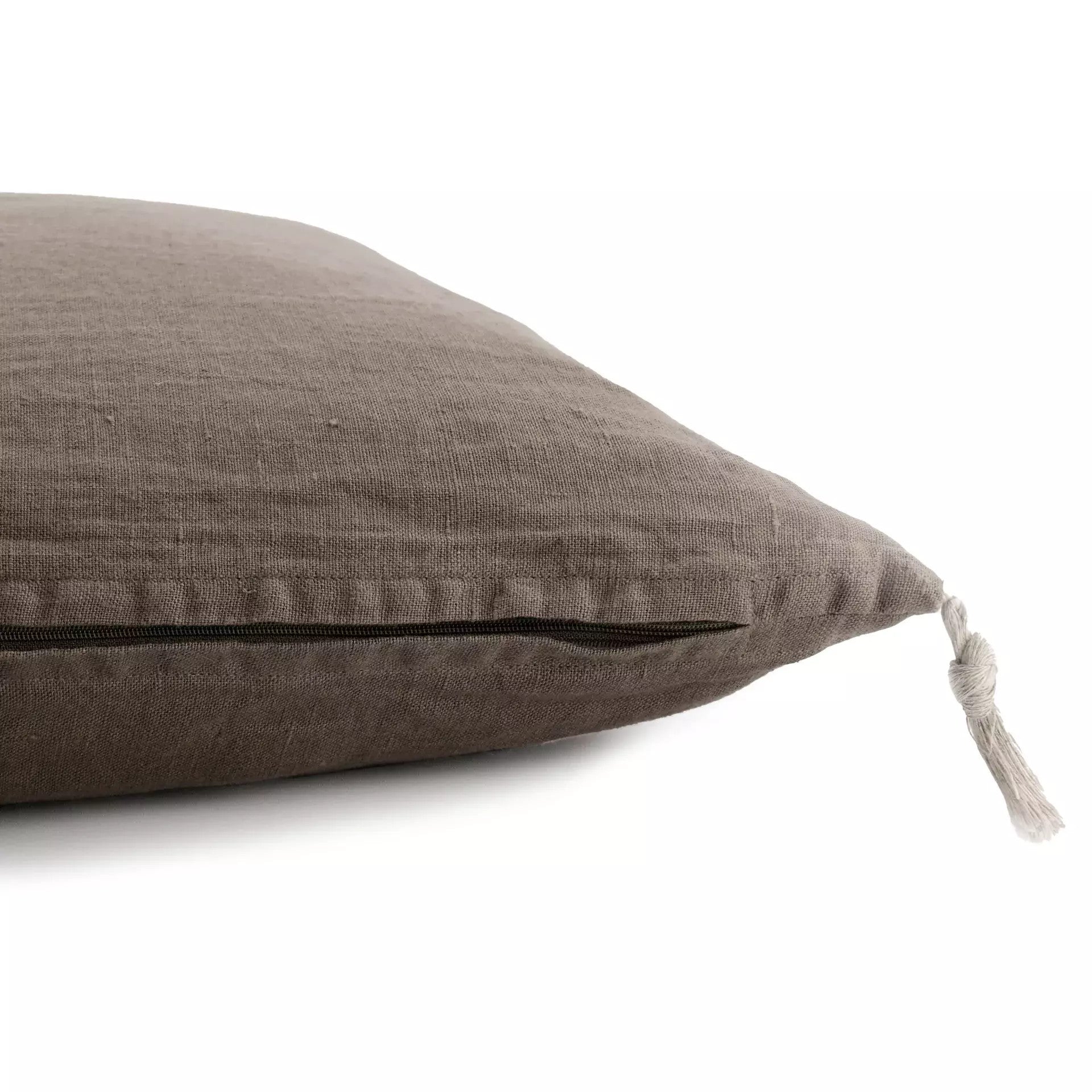 Ernst, Tyynynpäällinen tupsuilla