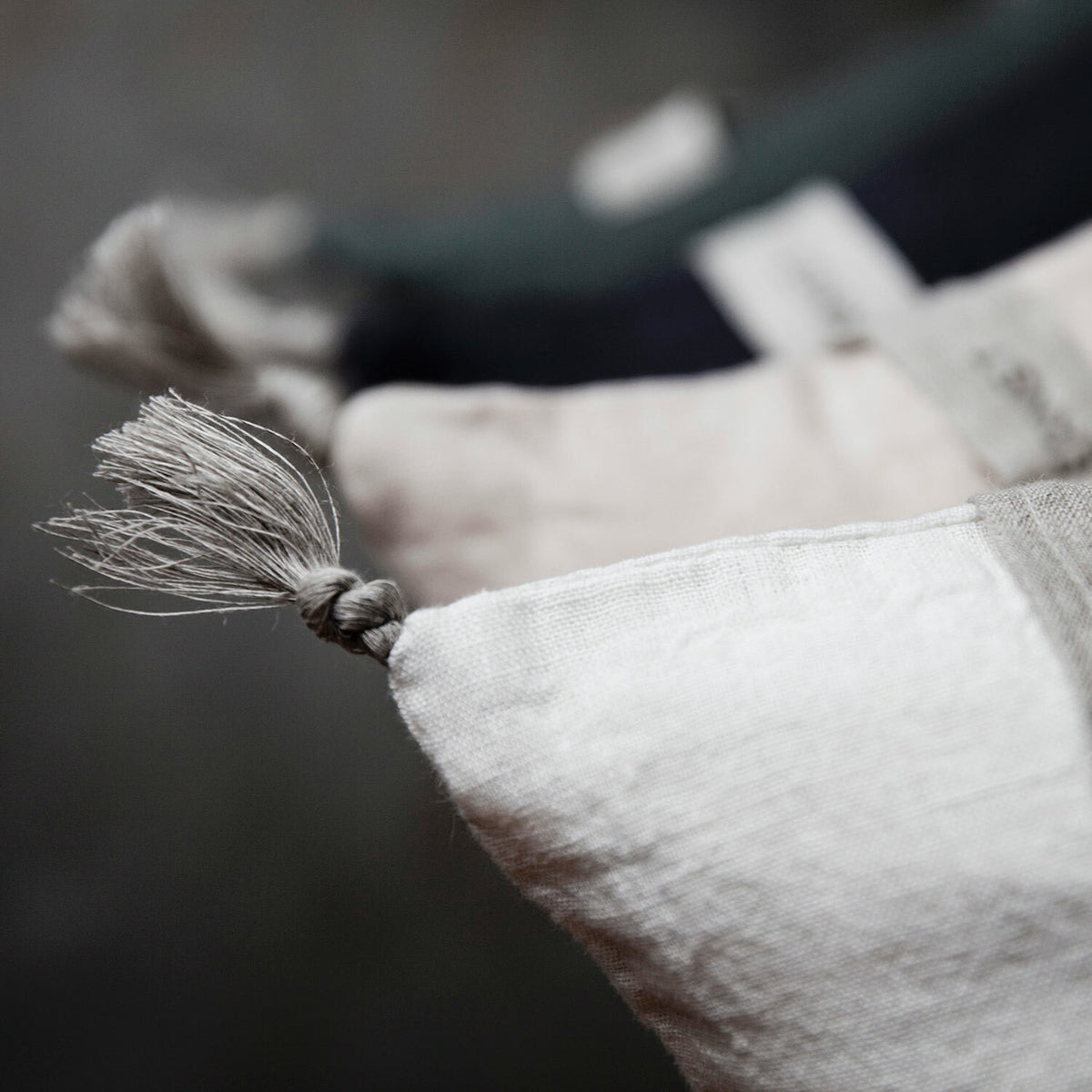 Ernst, Tyynynpäällinen tupsuilla