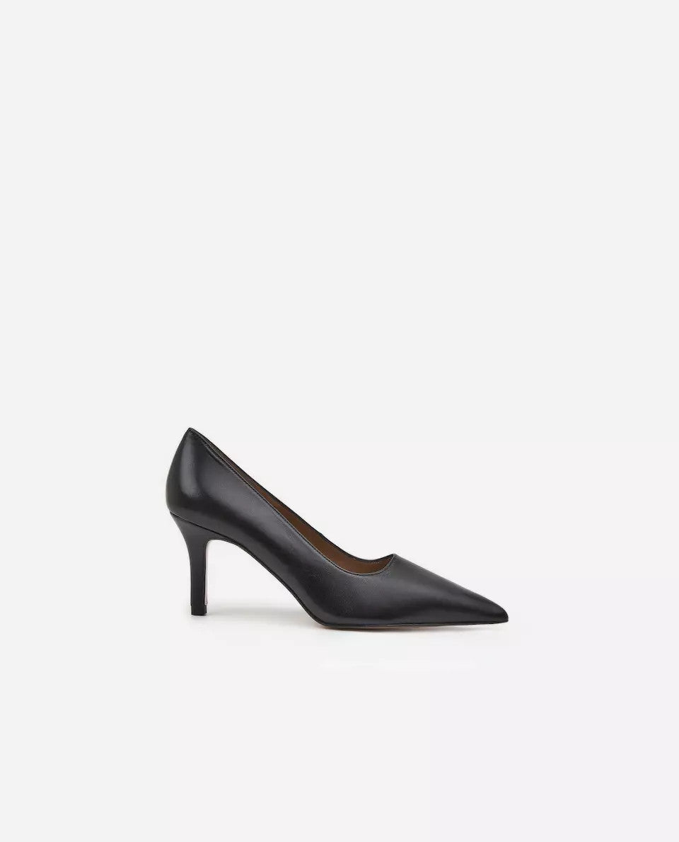 Flattered, Roberta Heels