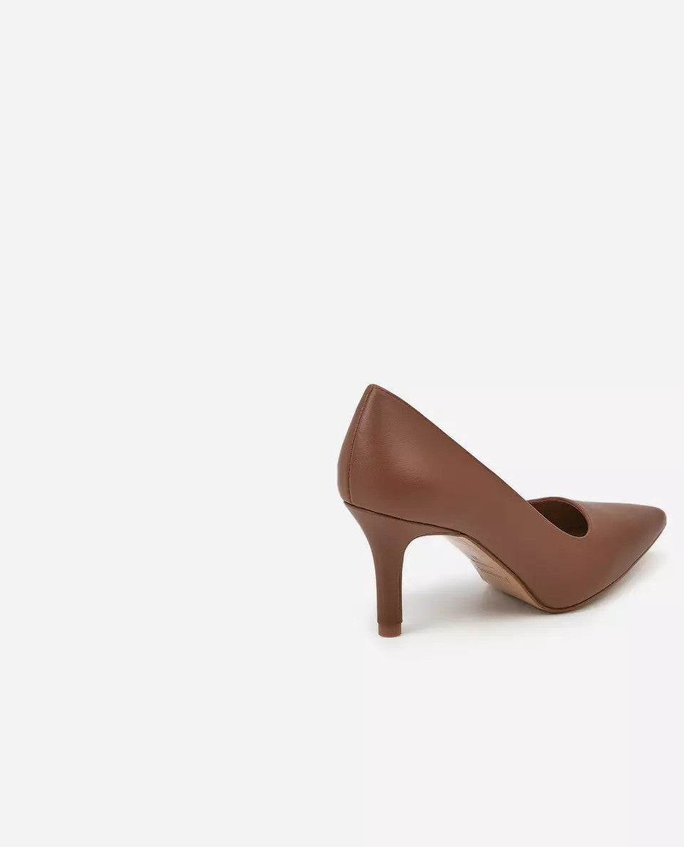 Flattered, Roberta Caramel