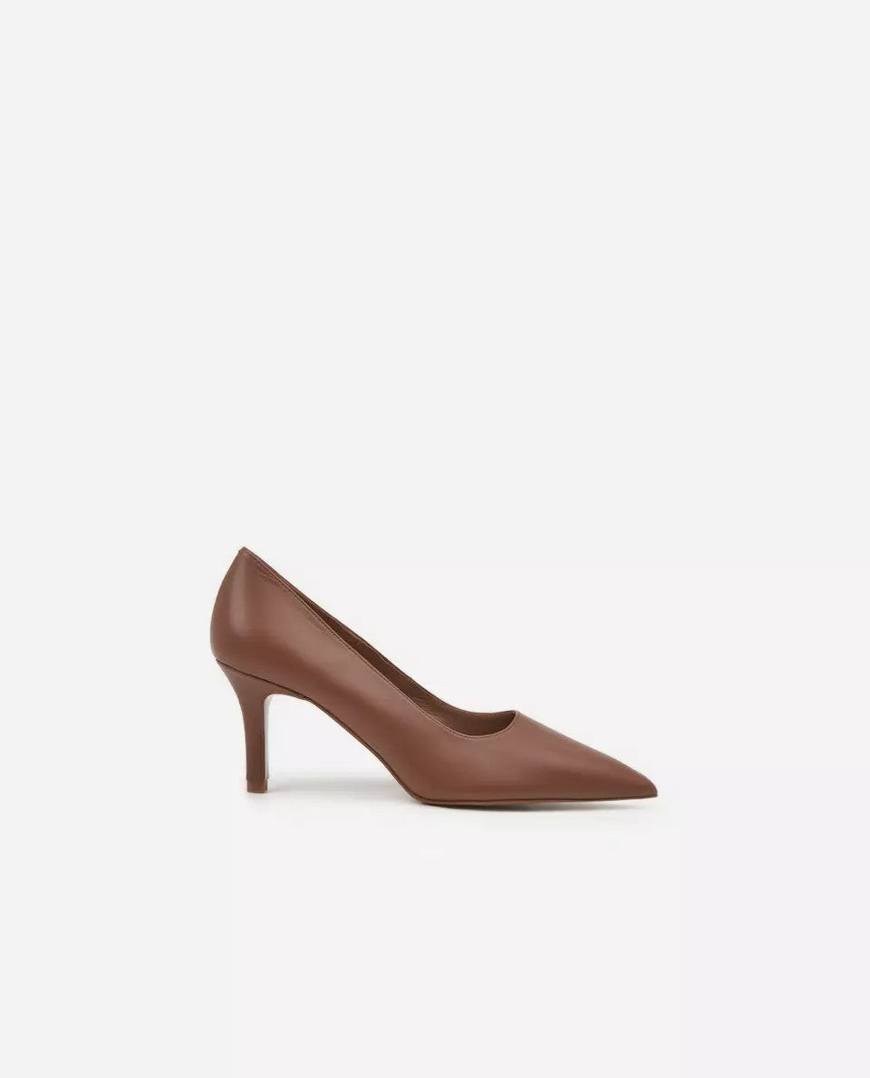 Flattered, Roberta Caramel