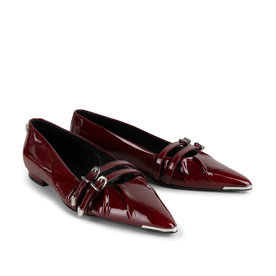 Pointed toe flats