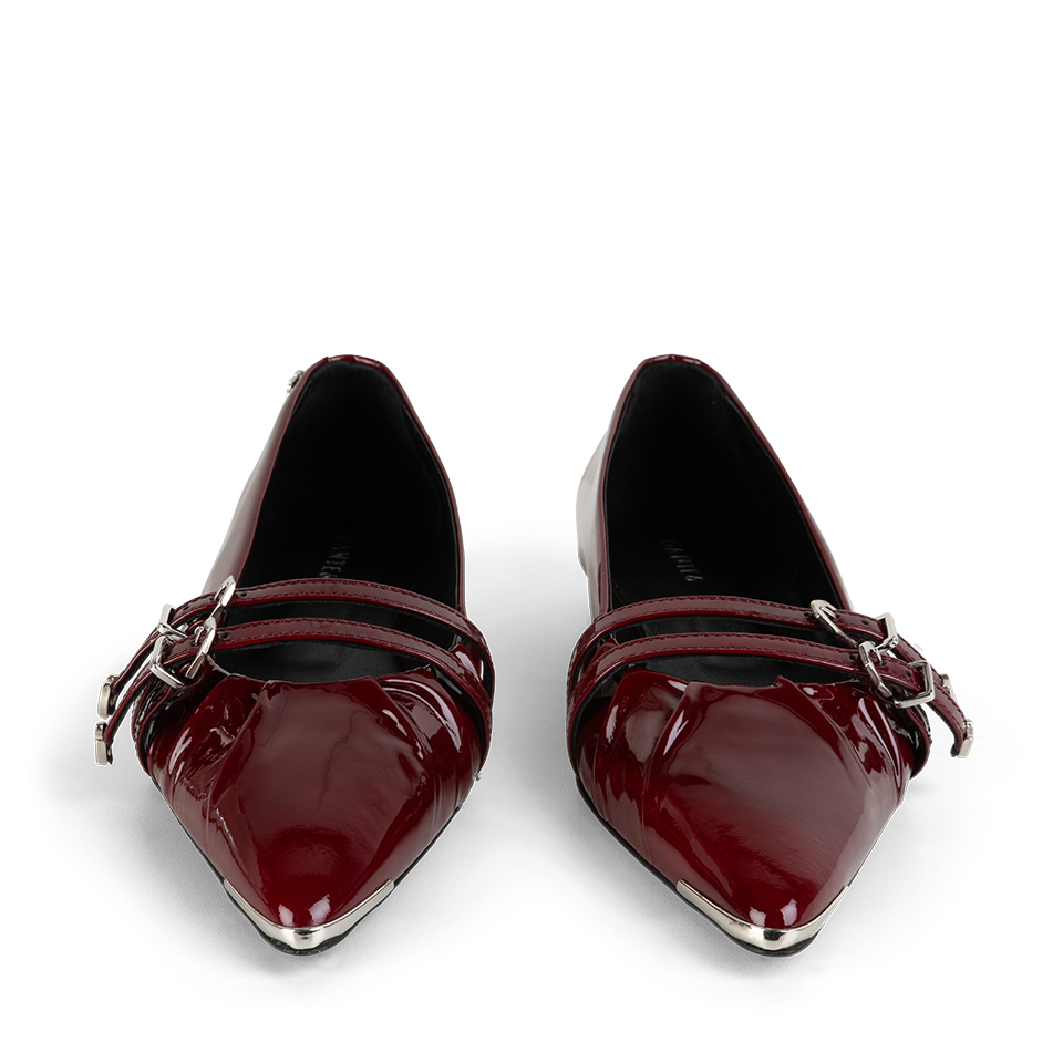 Pointed toe flats