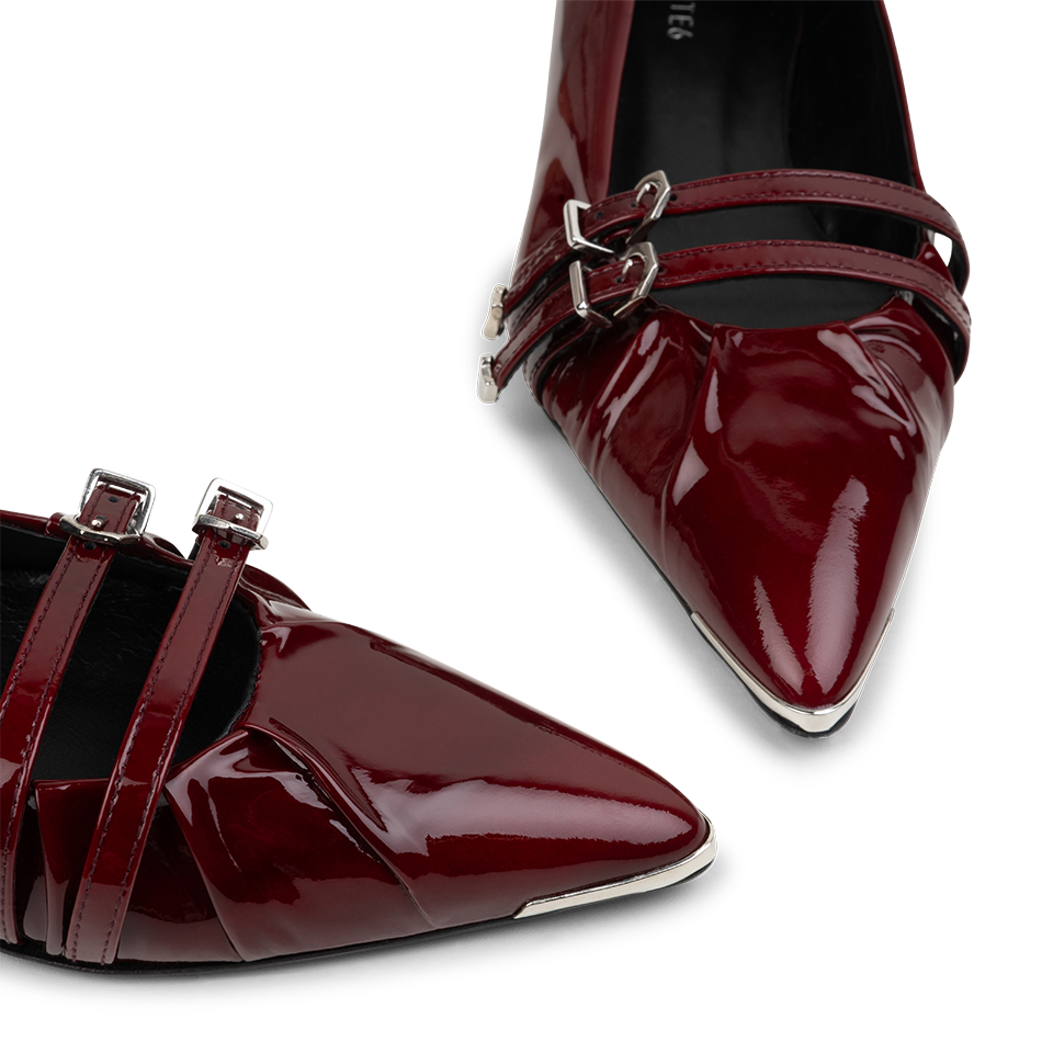 Pointed toe flats