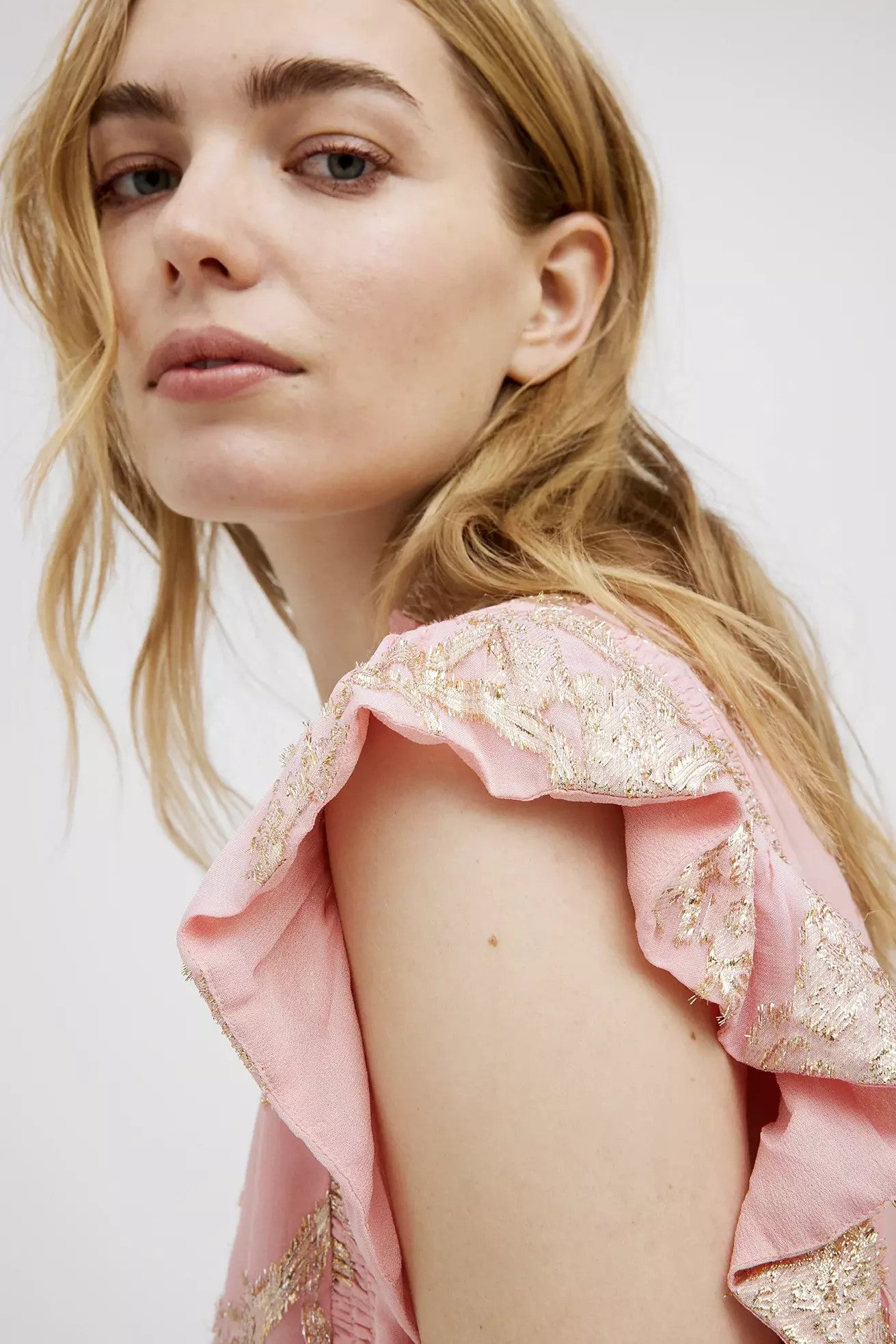 Gustav, Coral Dress