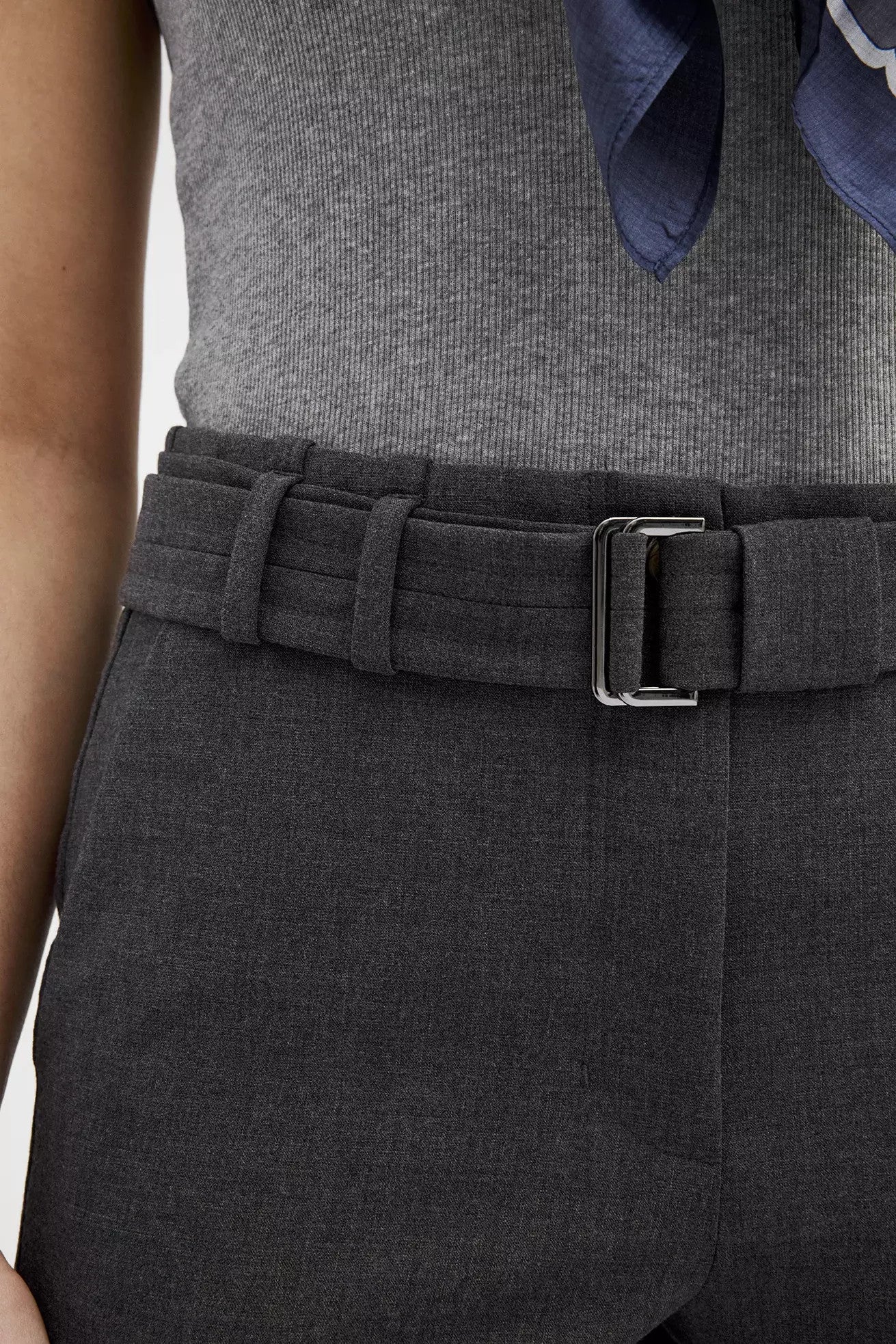 Gustav, Sis Trousers