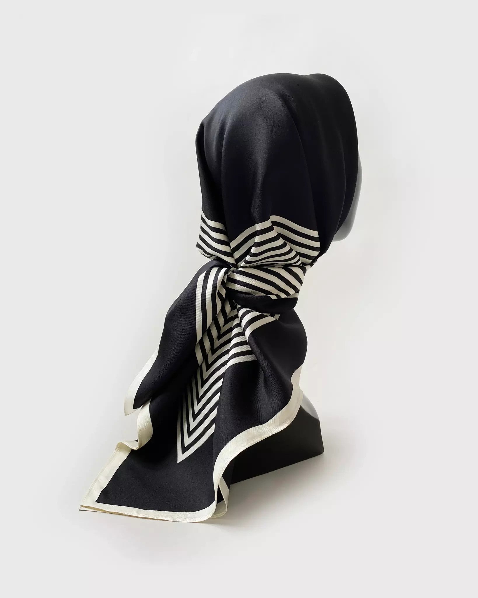 Le Scarf, NO.2 Black 90cm