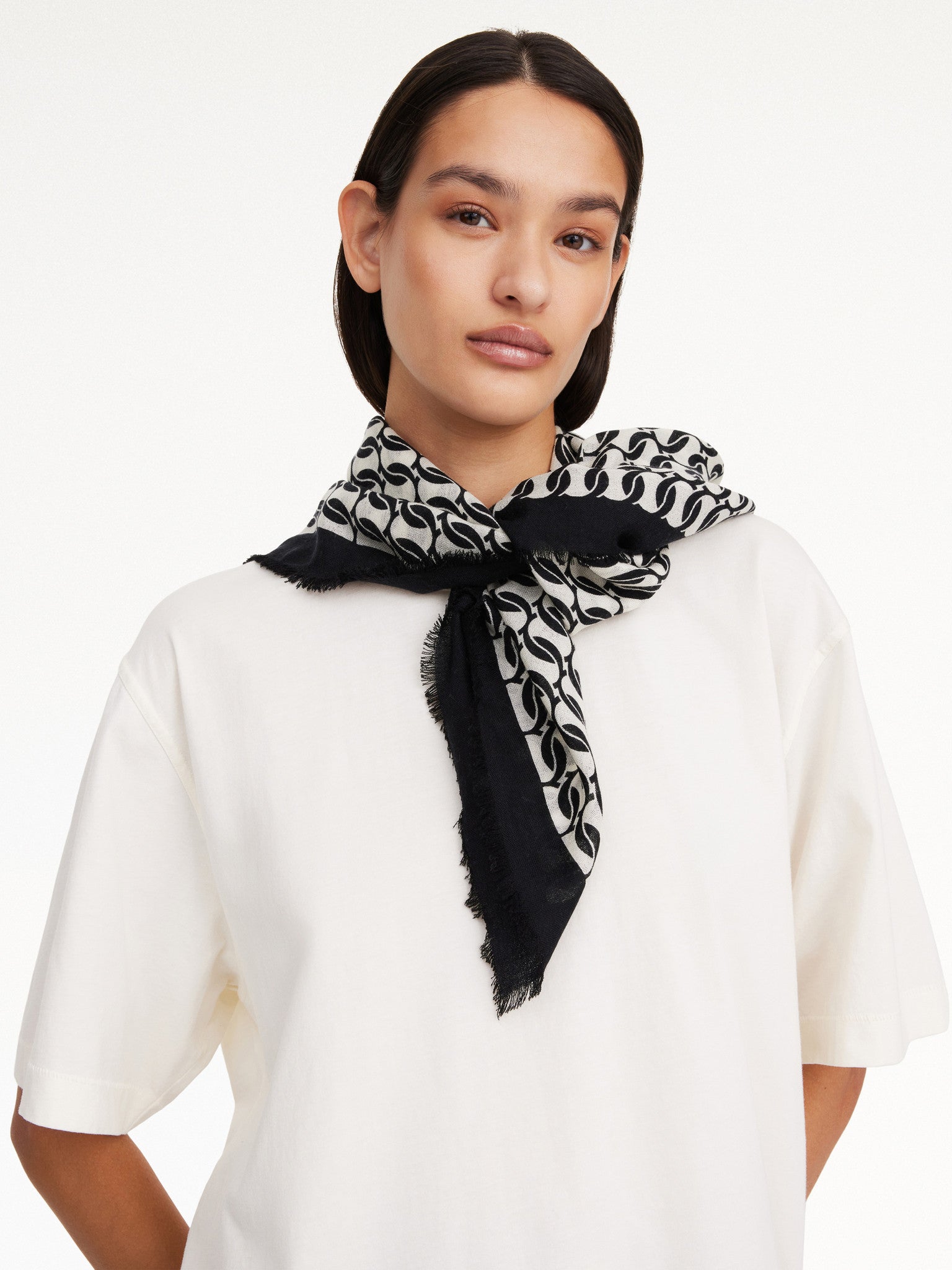 By Malene Birger, Monlas Huivi