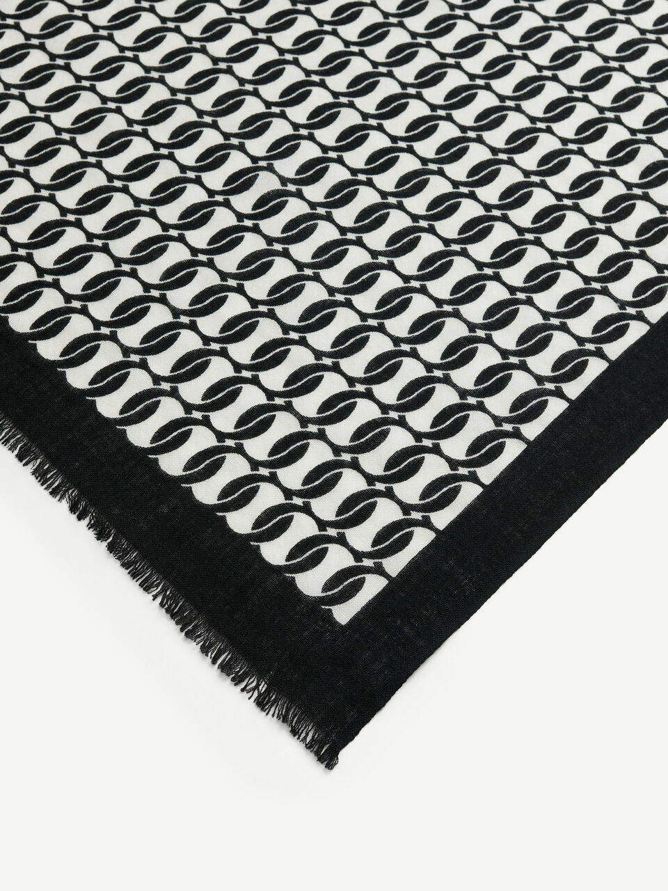 By Malene Birger, Monlas Huivi