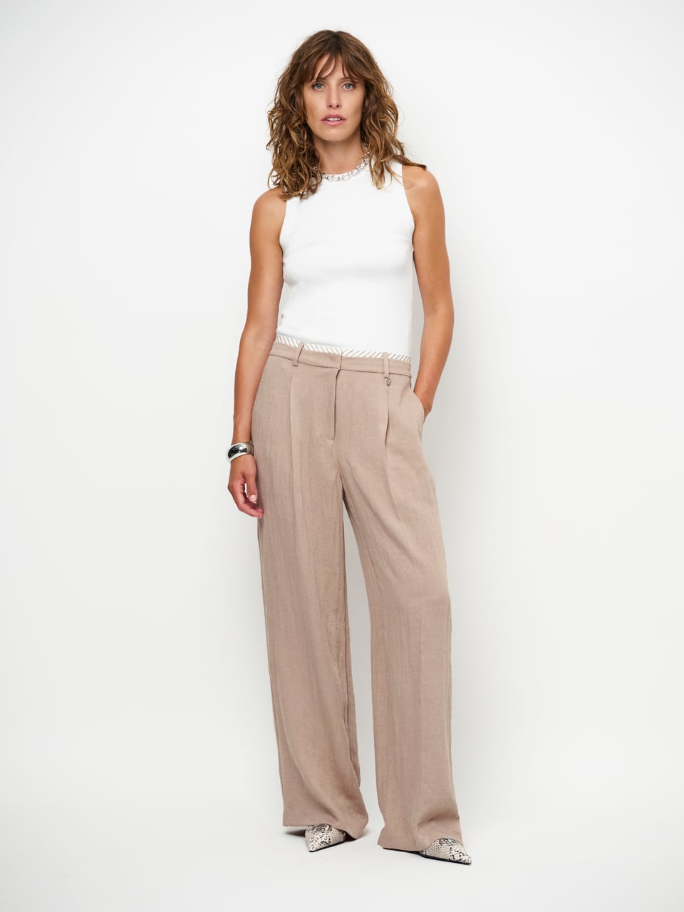 Wide leg pants