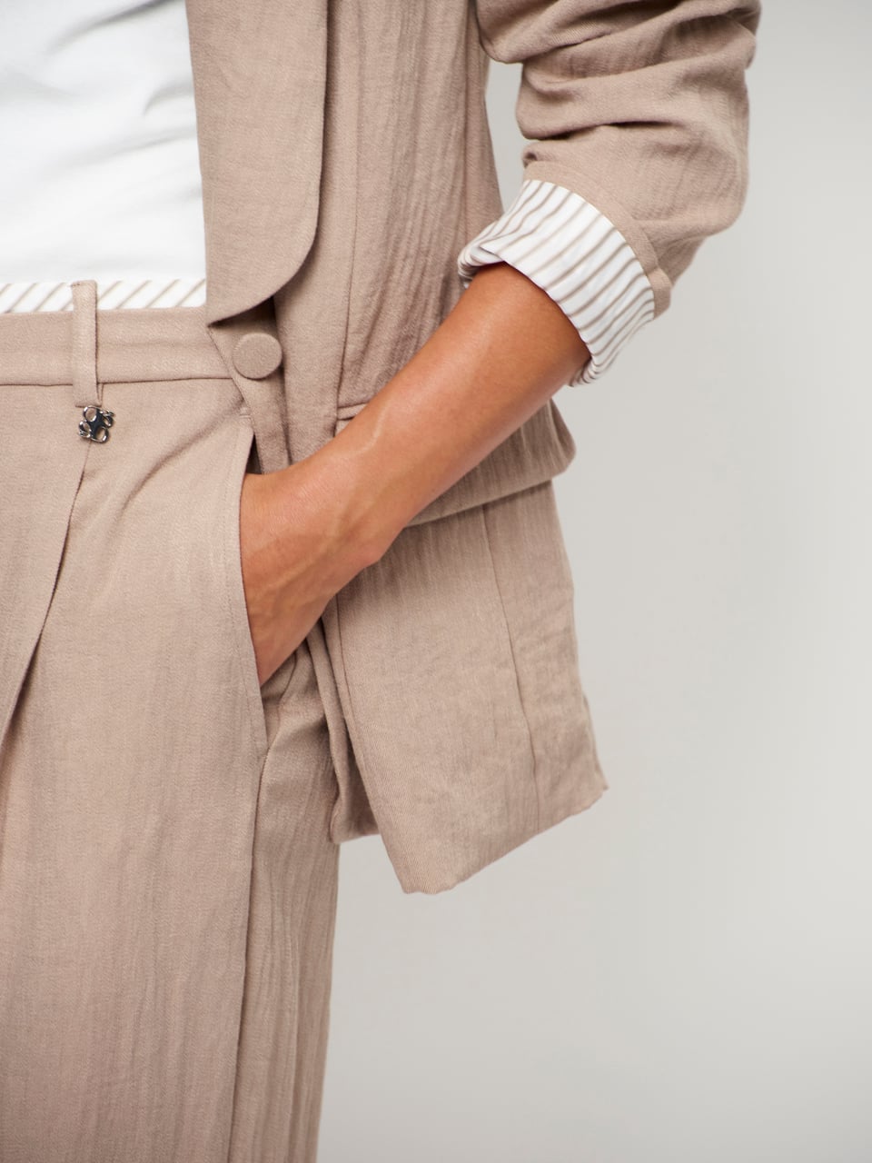 Wide leg pants