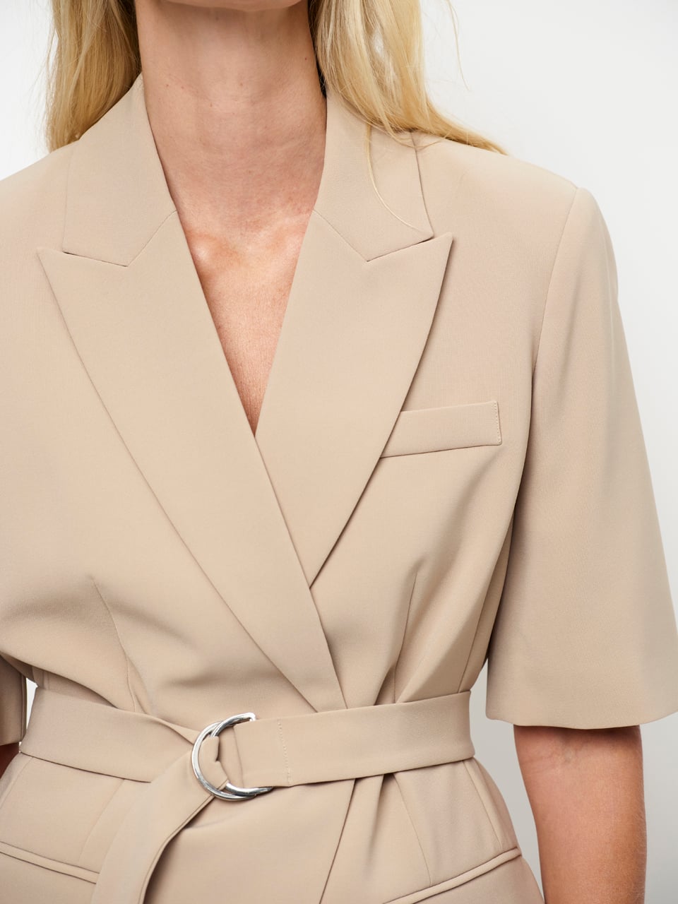 Short sleeves blazer