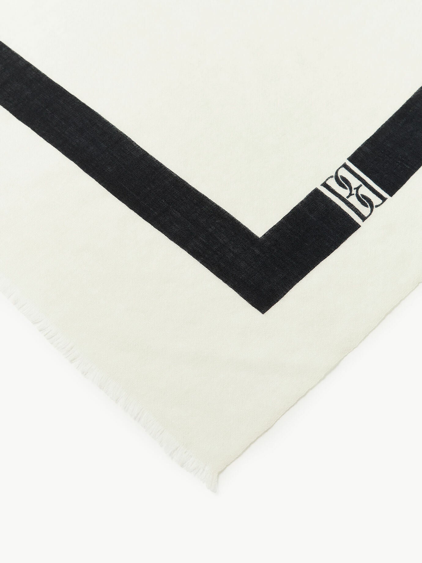 By Malene Birger, Monlo Huivi