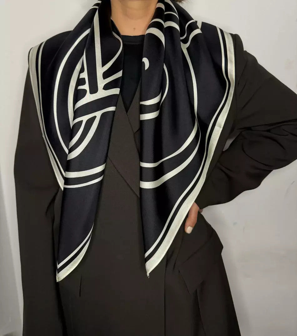 Le Scarf, MONOGRAM LARGE | BLACK | 80 CM