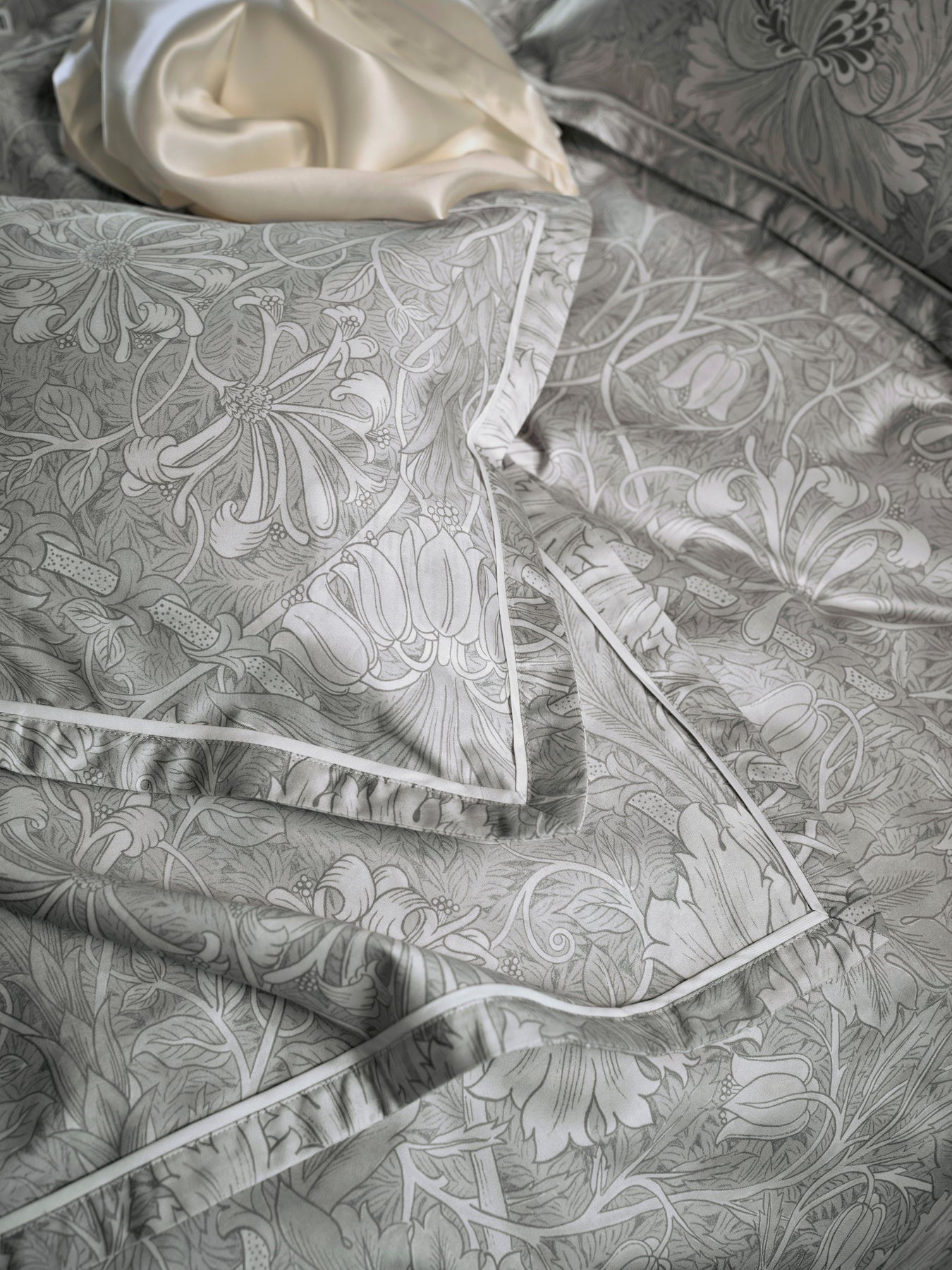 Honeysuckle & Tulip Duvet Cover