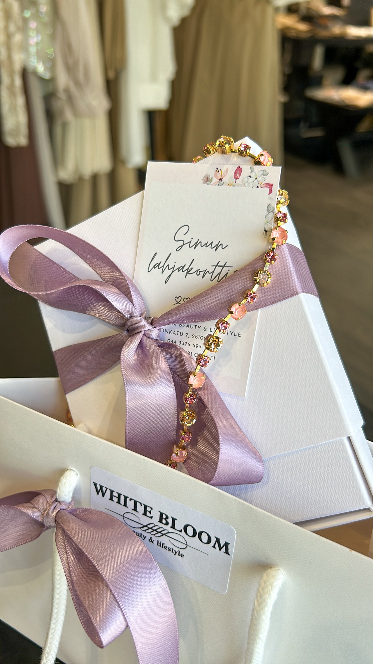 Lahjakortti White Bloomin myymälään & kauneushoitolaan