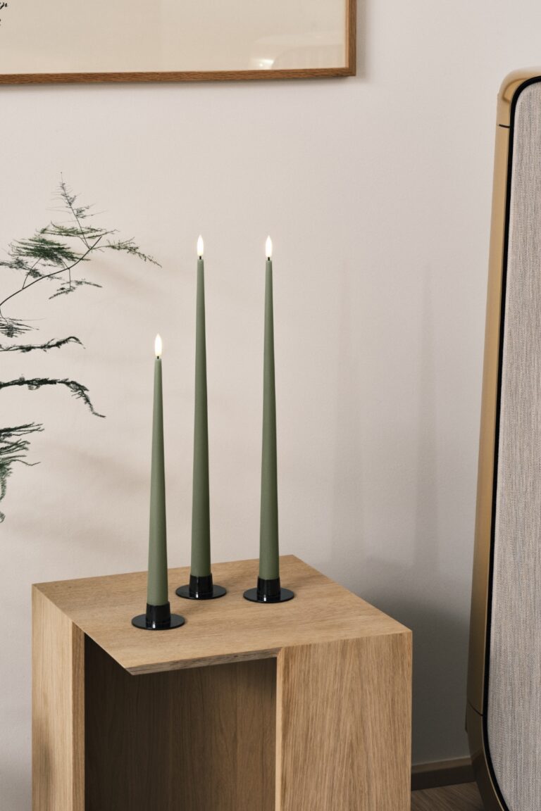 Ester&Erik, LED taper candles 2 pcs - Deep Wine
