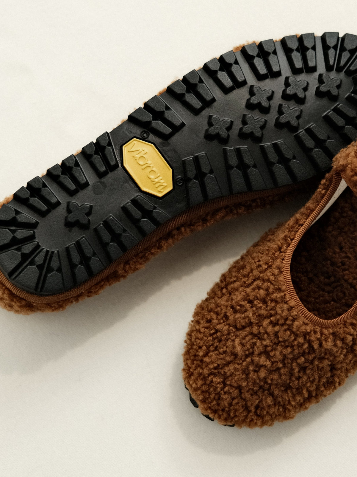 Emerie Mustat Shearling kengät, Andiata