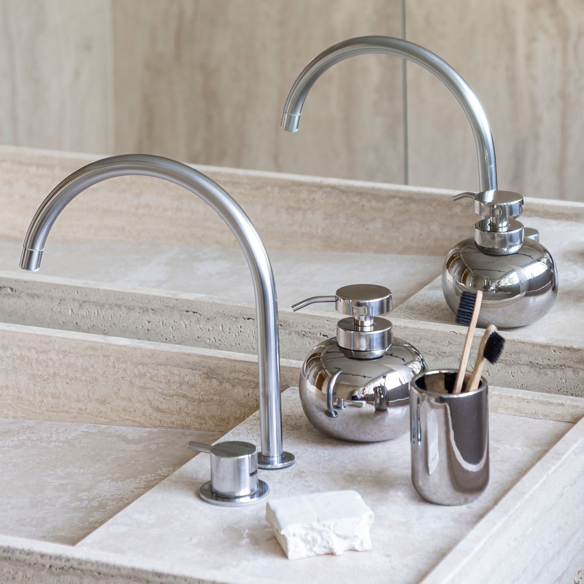 LOTUS dispenser, low, Chrome