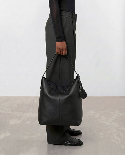 Alda Grande Shoulder Bag Grained Leather Black