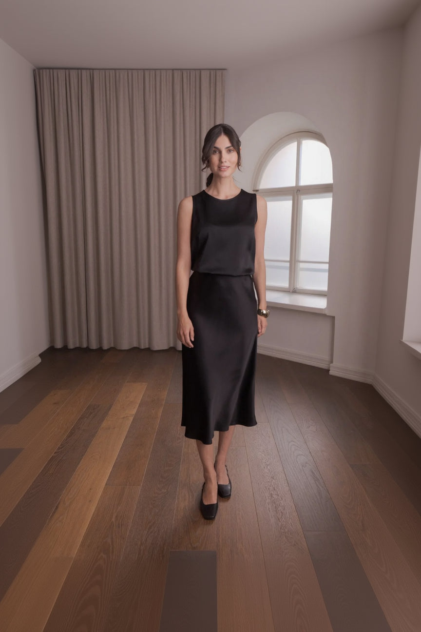 Hihaton satiinitoppi, Black