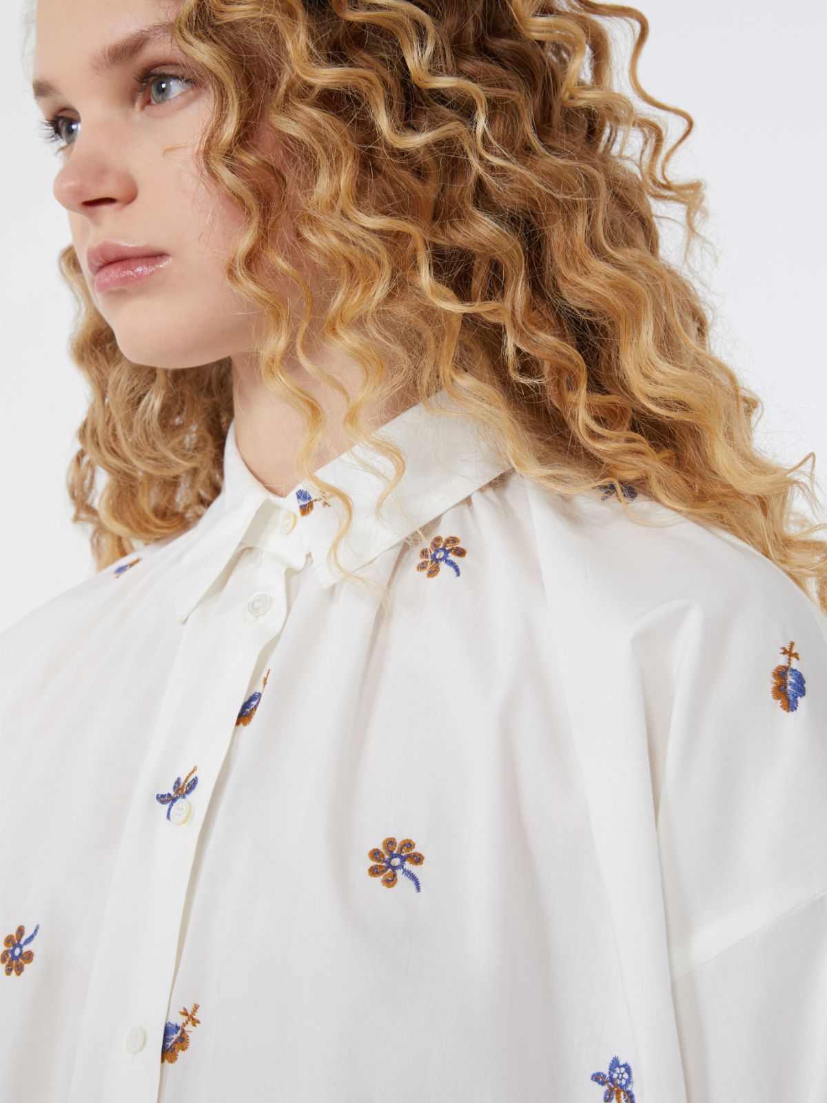 Poplin shirt with embroidery