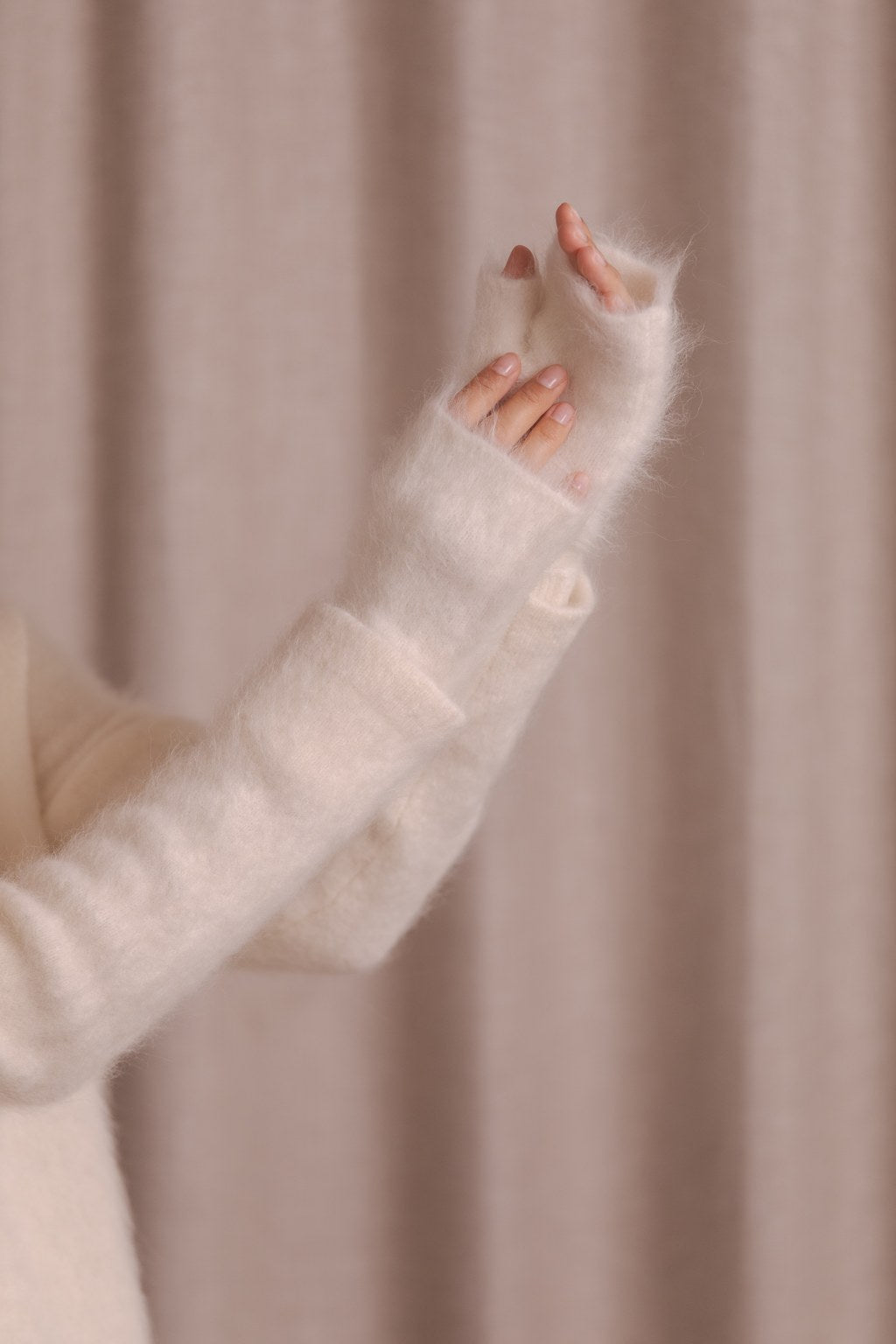 Alpakkasekoitekynsikkäät, Cream