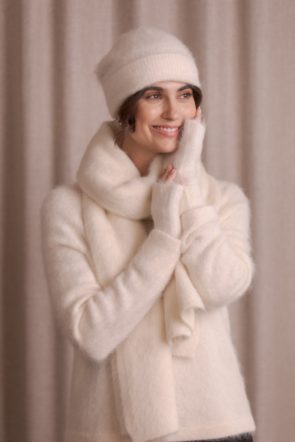 Alpakkasekoitekynsikkäät, Cream