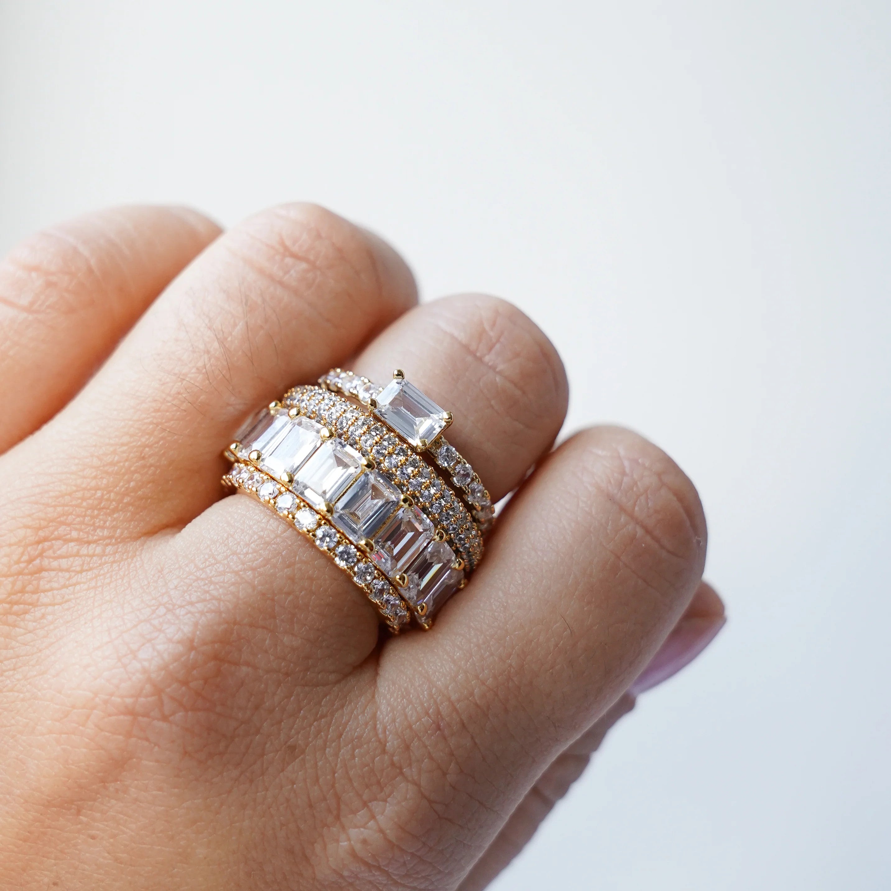 Izabel Display, Colorful Ring White Gold