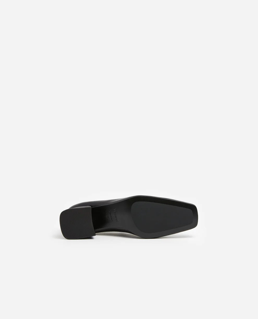 Flattered, Evan Heels Black