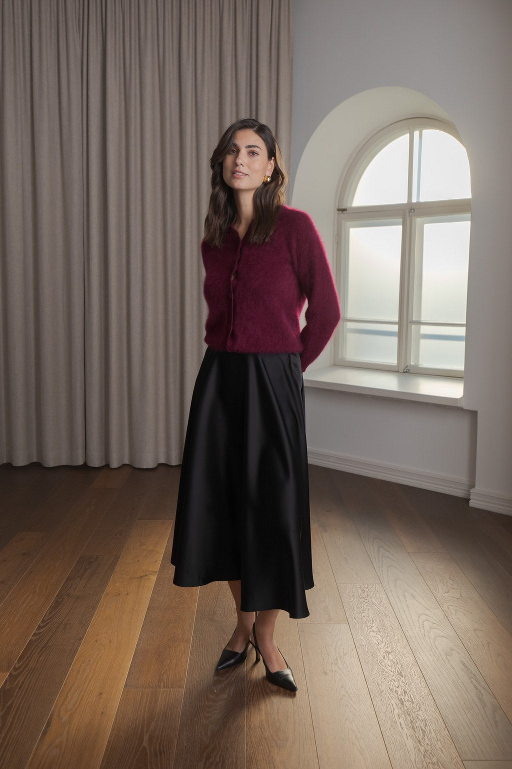 Original Story, Leveähelmainen satiinihame Black