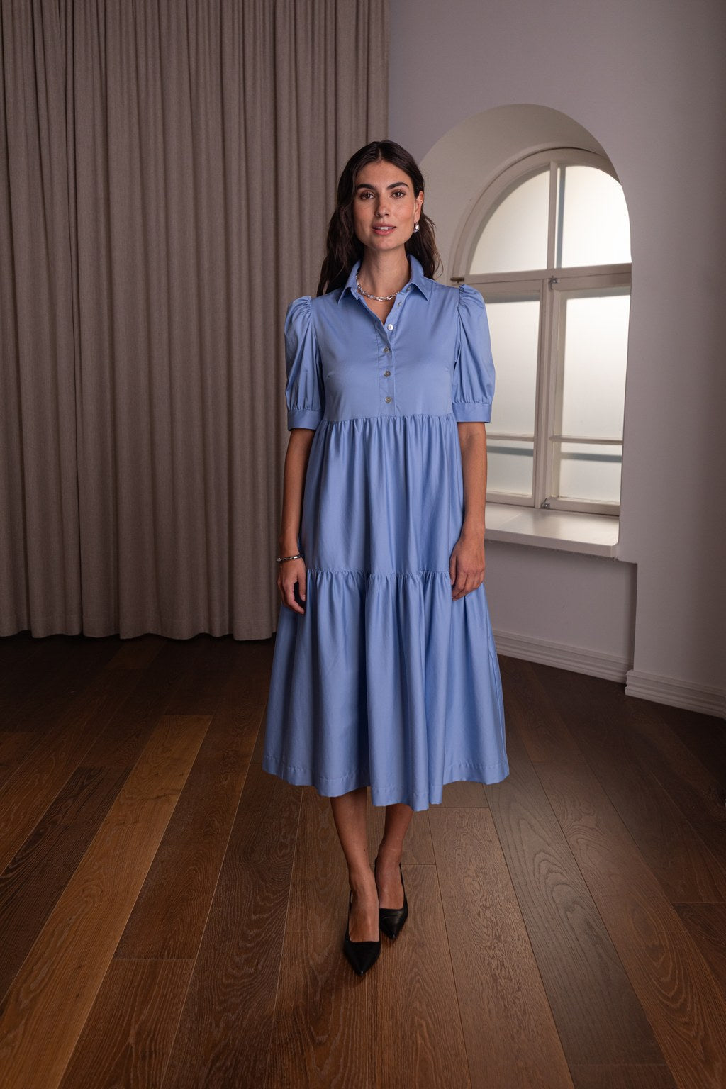 Lyhythihainen puuvillasekoitemekko puffihihoilla, Sky