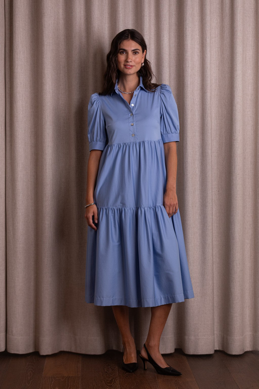 Lyhythihainen puuvillasekoitemekko puffihihoilla, Sky