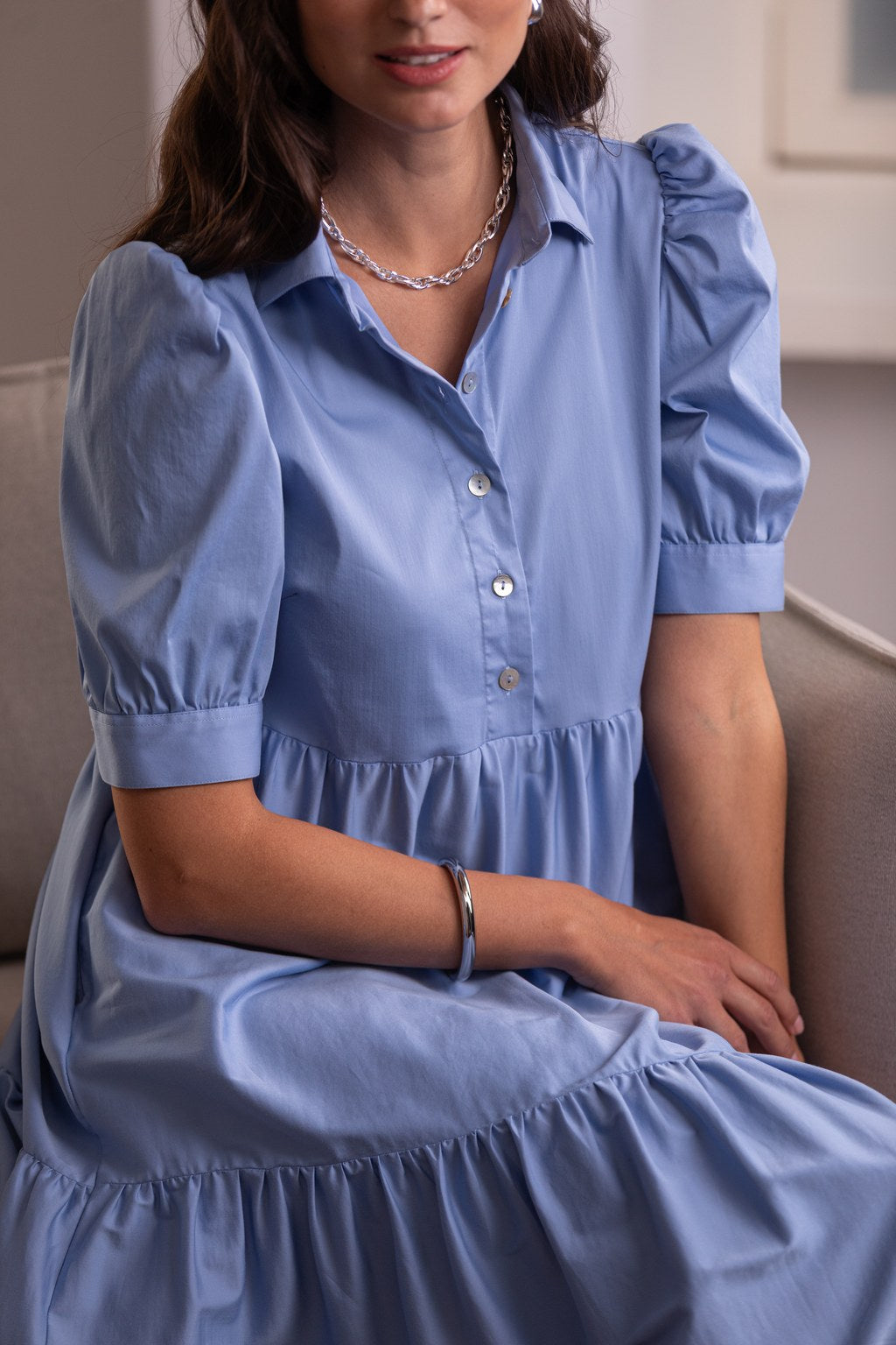 Lyhythihainen puuvillasekoitemekko puffihihoilla, Sky